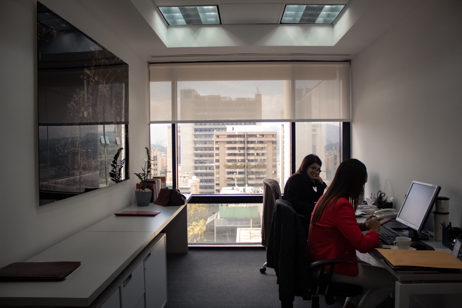 Equipo de Gimón y Asociados en oficina